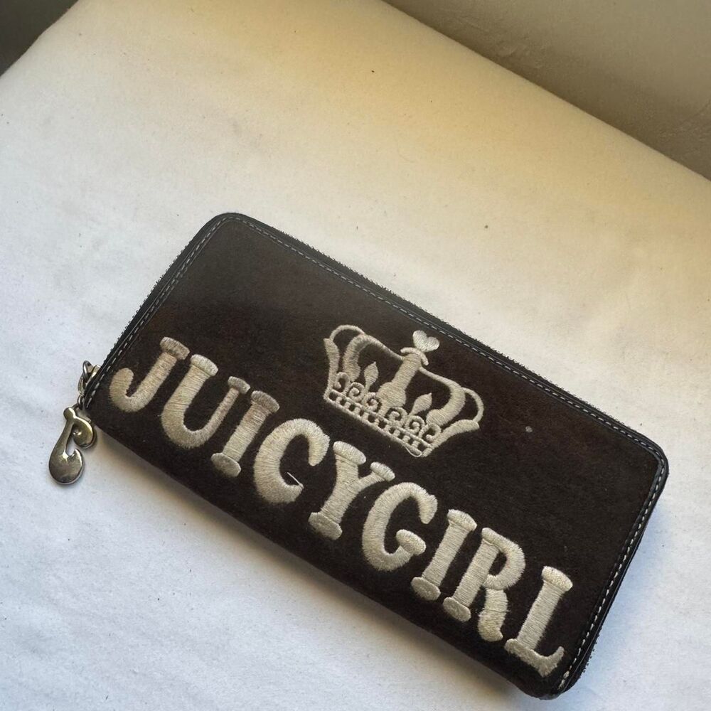 Y2K Rare Juicy Couture "Juicy Girl" Velvet Zip Around Wallet.
